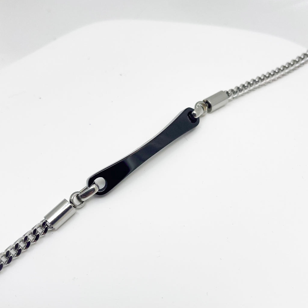 Bracciale targhetta nera