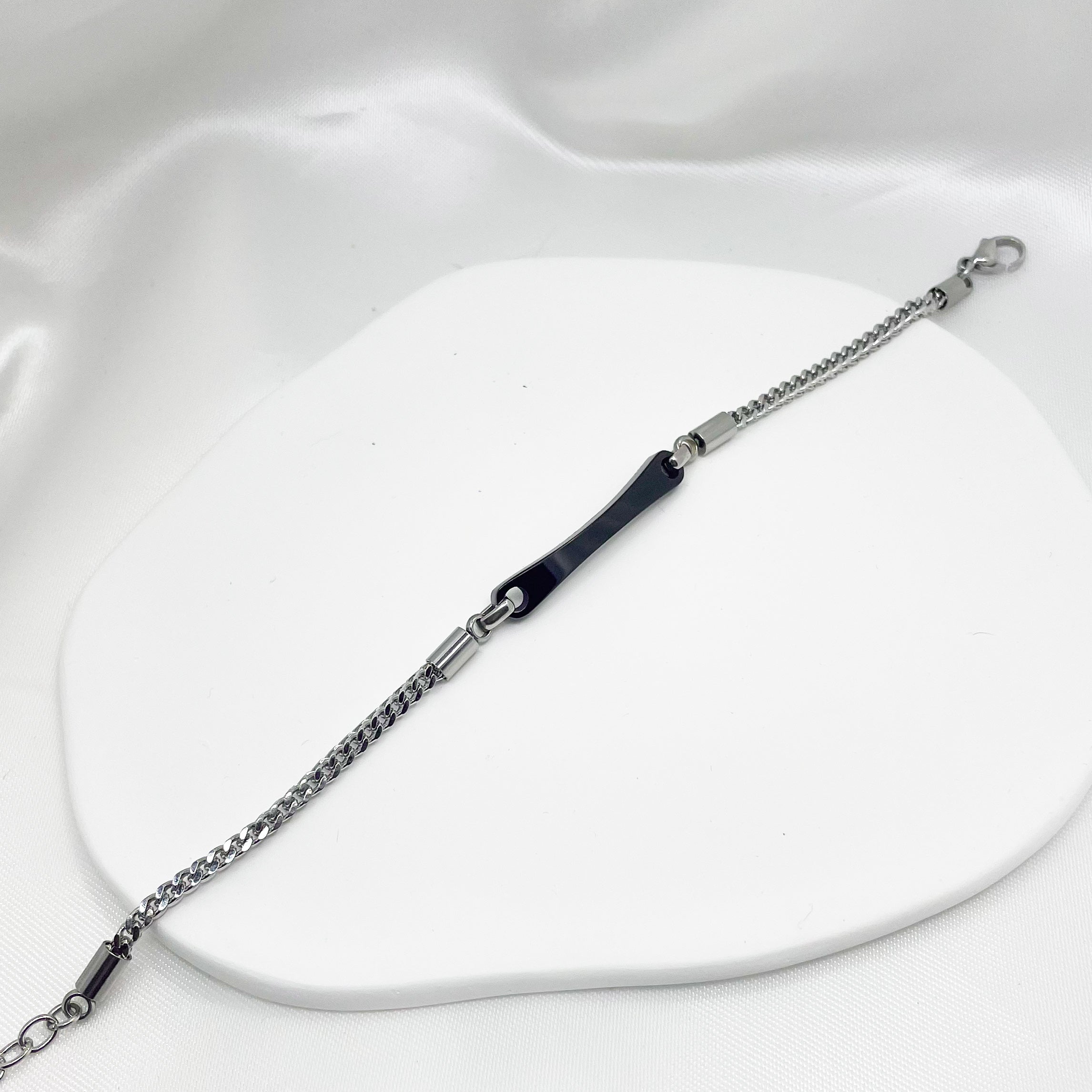 Bracciale targhetta nera