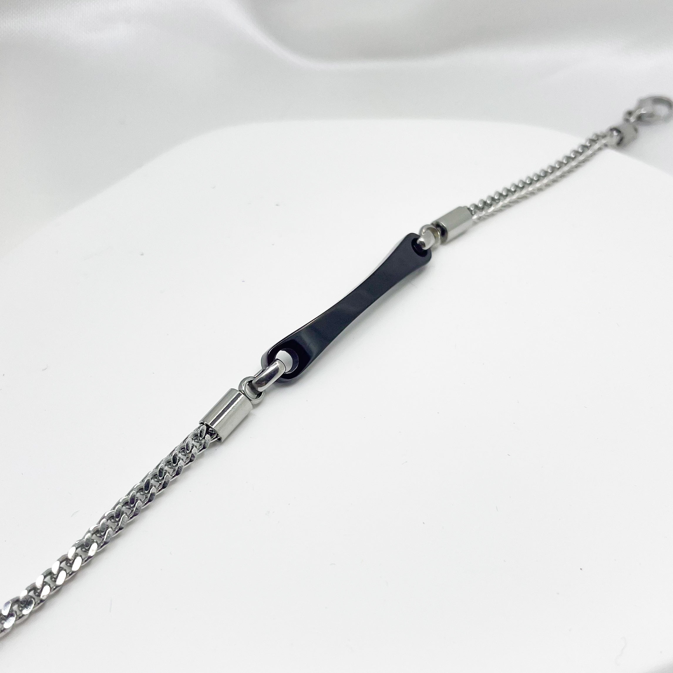 Bracciale targhetta nera